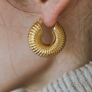 Chunky CC hoop earrings- 18K gold plated